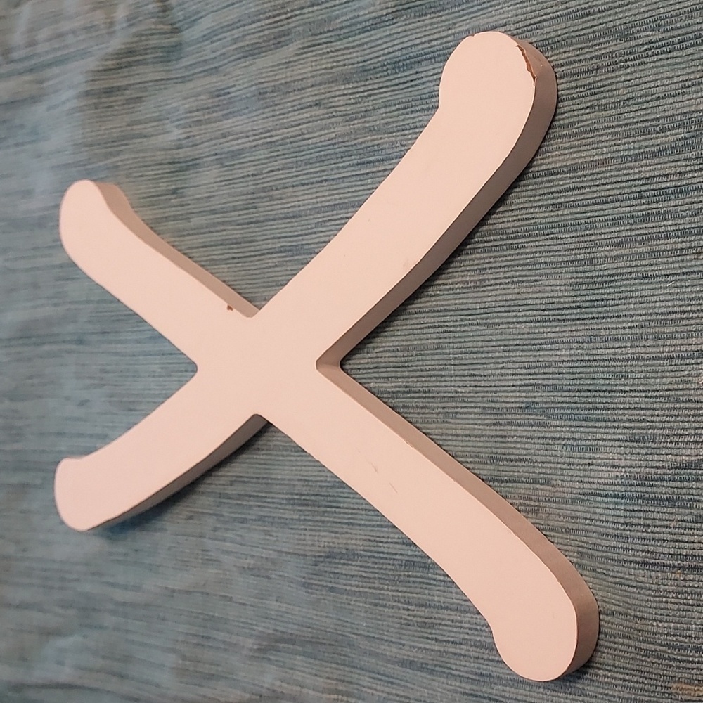 ARTMINDS White Wood Letter "X"